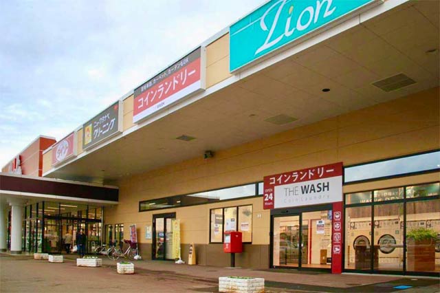 原信四日町店の正面向かって右側にオープン