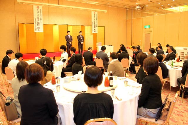 祝賀会に65人出席