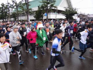 第14回三条市元旦マラソン大会のスタート