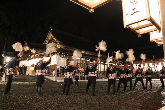 弥彦神社氏子青年会が年末奉納木遣りを披露