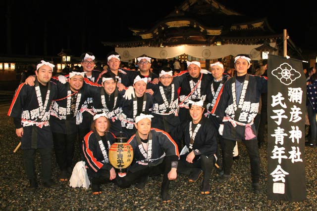 年末奉納木遣りに参加した氏子青年会の会員