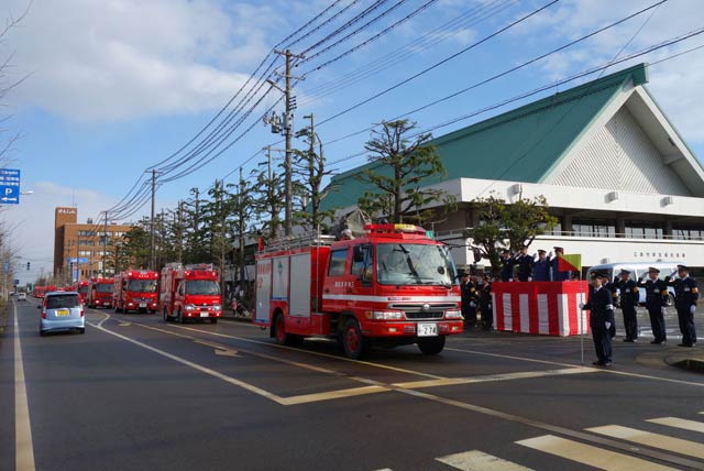 昨年の三条市消防出初め式の市中パレード