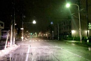 相田容疑者は写真手前から奥へ向かって軽自動車で走行し横断歩道を右から左へ向かって横断した大野さんをはねた