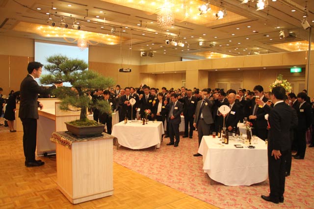163社から238人が出席