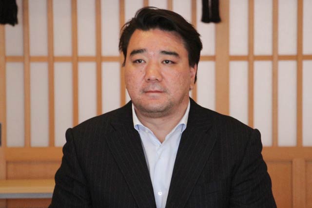 弥彦神社を訪れた日馬富士