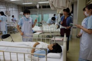 三条市医師会准看護学院の実習のようす