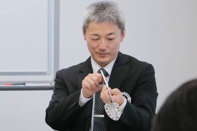 燕製ブレードで国体フィギュア競技成年男子に出場する伝井達選手
