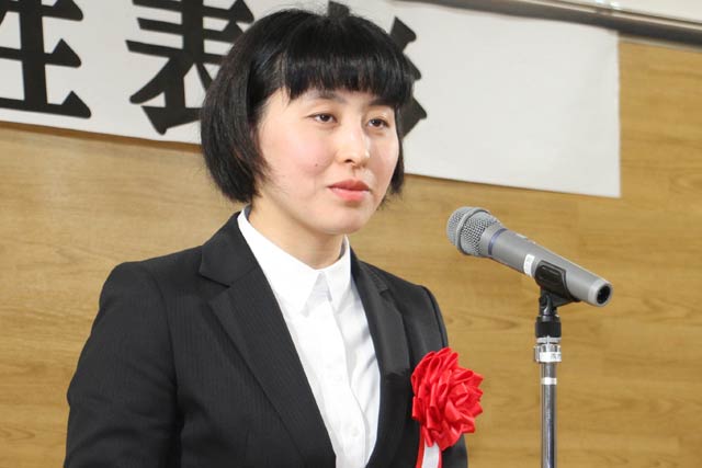 つばめ輝く女性賞を受けたフジイコーポレーションの清水有希さん