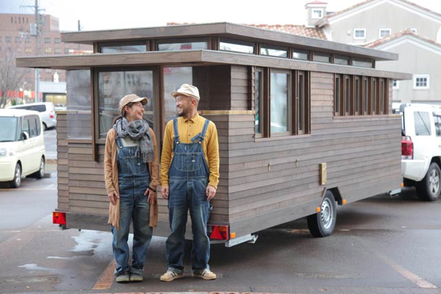 リラクゼーションハウス「Pocket Cabin」と五十嵐さん夫婦