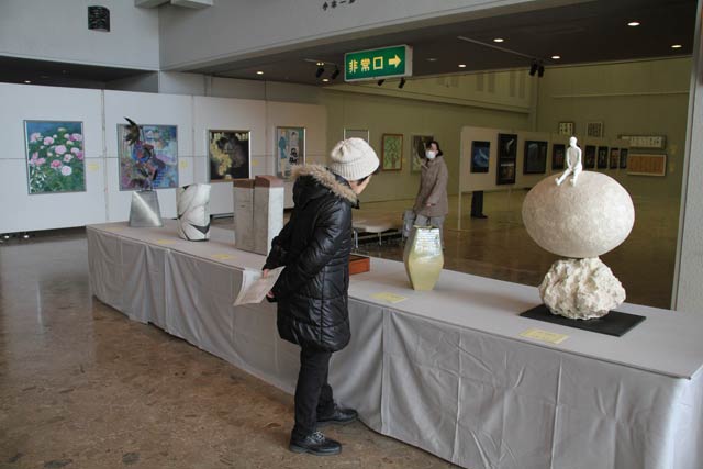 加茂文化会館で開かれている第73回新潟県美術展覧会