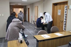 弥彦村長選期日前投票は3日目で前回を上回るペース