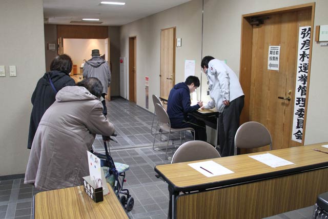 村役場に開設された期日前投票所