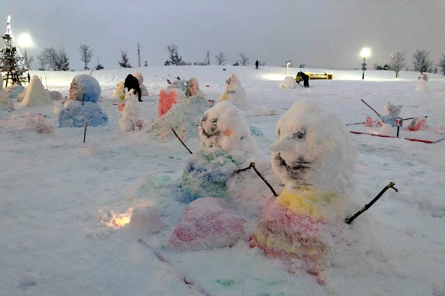 道の駅「パティオにいがた」で雪だるまコンテスト