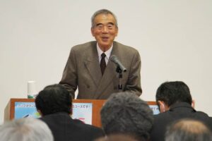 スポーツ指導者講習会で講演する燕市PR大使の宇佐美さん