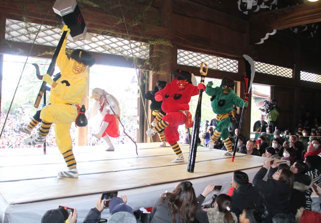 本成寺で1回目の鬼踊り