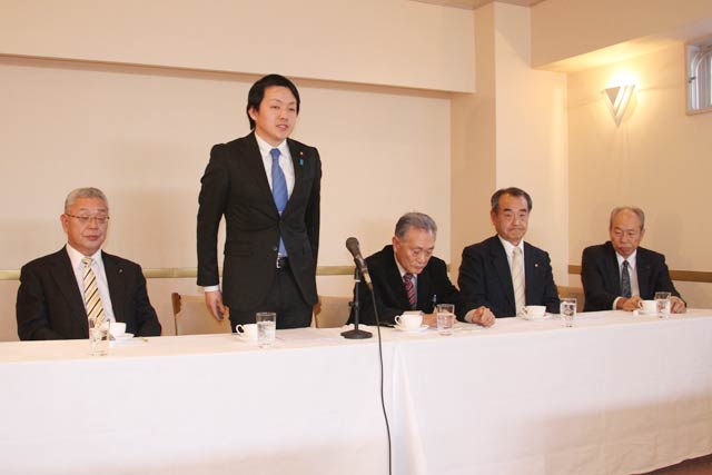 自民党の三条支部、栄支部、下田支部が記者会見