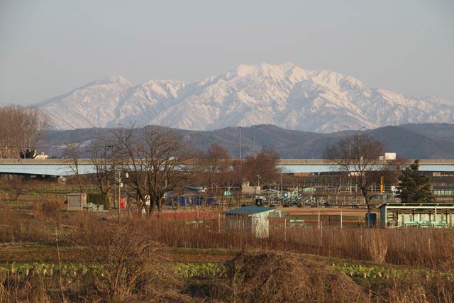 5日夕方の三条・燕総合グラウンドから粟ヶ岳
