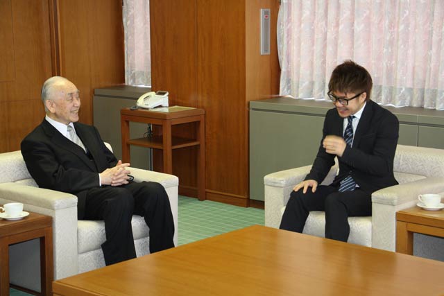 小池市長と歓談