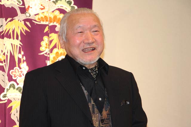 オープニングセレモニーであいさつする村山雨景さん
