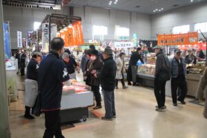 道の駅「燕三条地場産センター」始まった「北海道冬の味覚と全国うまいもの市」