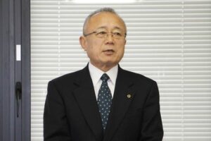 小林弥彦村長は2期目初日から3期目出馬にも意欲 弥彦を県内初のワイン特区に