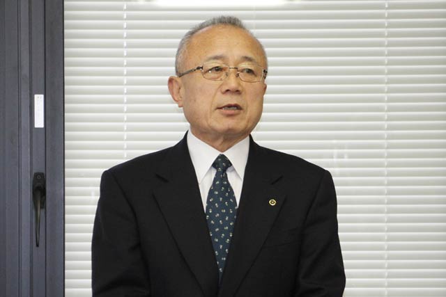訓示を述べる小林村長
