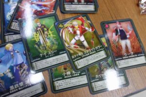 燕三条地域の企業を擬人化したキャラクターと業種にちなんだ必殺技などを描いたトレーディングカード「匠の守護者」
