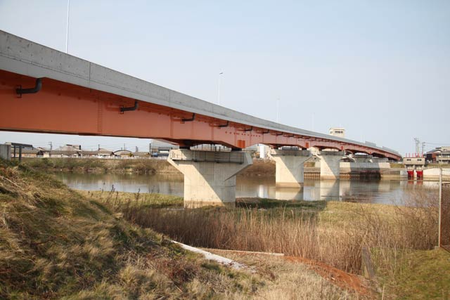 16日に開通する国道289号・燕北バイパスの朝日大橋