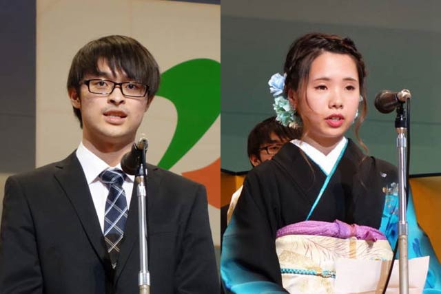 「二十歳の決意」を述べる秦嘉都益さん(左)と佐藤ひかりさん