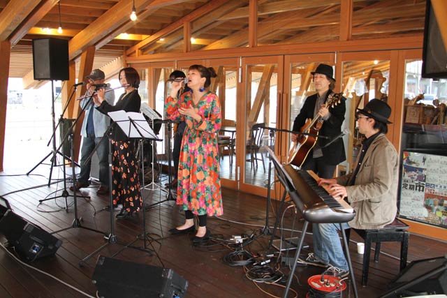 ステージえんがわで本宮宏美さんと都会のラクダのコラボライブ