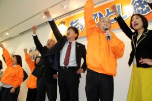 杉井旬氏の総決起集会で勝つぞーコール