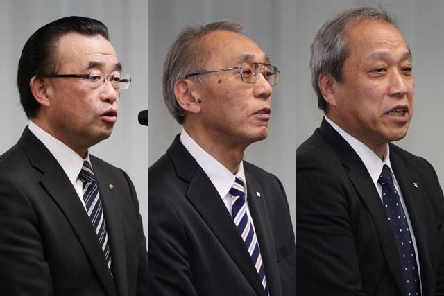 左から仲野教育長、広野総務課主任、幸田議会事務局長