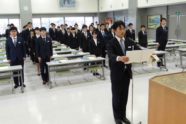 コロナ入社式で旅河耕太郎さんが新入社員代表の答辞