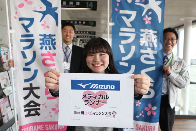 メディカルランナーが着けるナンバーカードのサンプル