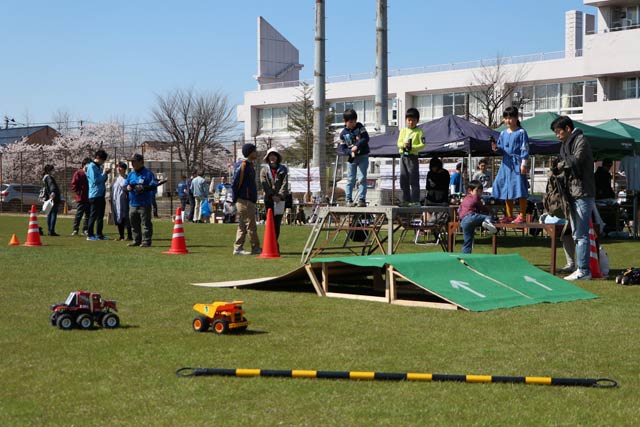 タミヤのRCカー体験コーナー