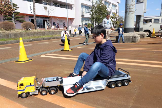 乗用トレーラーのRCカー
