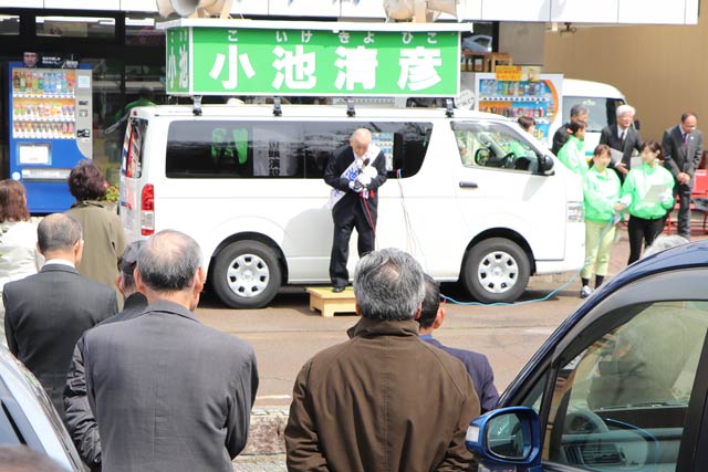 加茂公園前で小池氏の第一声