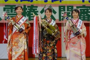 青空の下で雪椿大園遊会 ミス雪椿決定