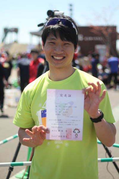 完走証を手ににっこり