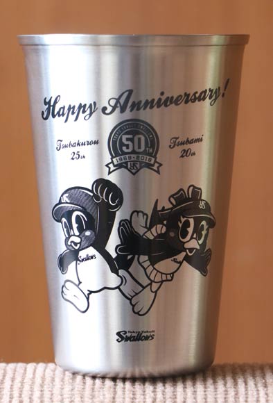 東京ヤクルトスワローズ球団設立50周年などを記念した「つば九郎エコカップ」も5月1日発売