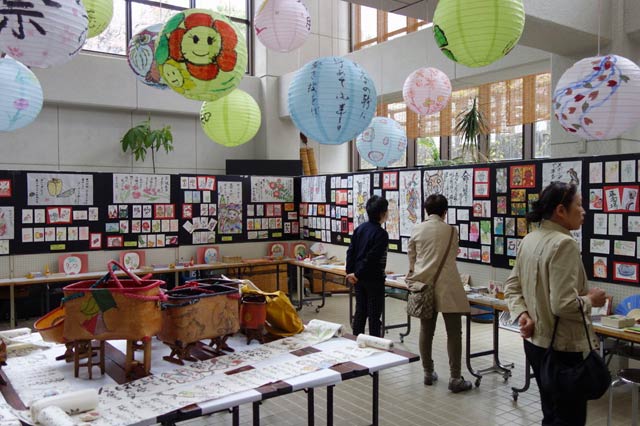 6つの絵手紙教室の受講生による作品展「絵手紙 初めての一歩合同展」