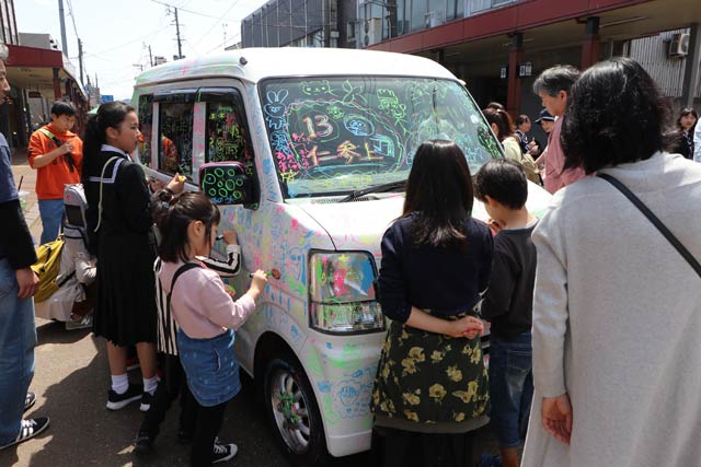 車の落書きコーナー