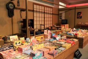 「駄菓子ちょこっと集めました。」 栃尾文化センターで6日まで