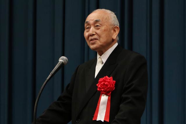 最後の成人式の祝辞を述べる小池市長