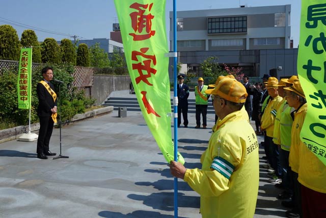 市役所低層棟2階で出発式
