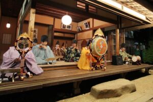よいた楽山苑で19日までライトアップ 11日は雅楽演奏