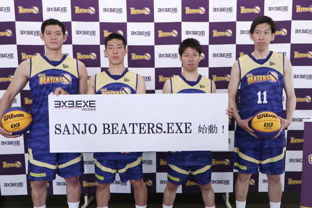 左から松岡選手、キャプテンの南条選手、花野選手、小沼選手