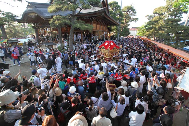 三条祭りの舞い込み