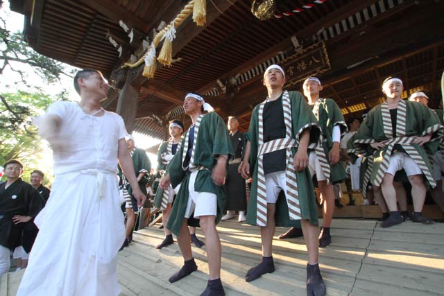 三条祭りの舞い込み