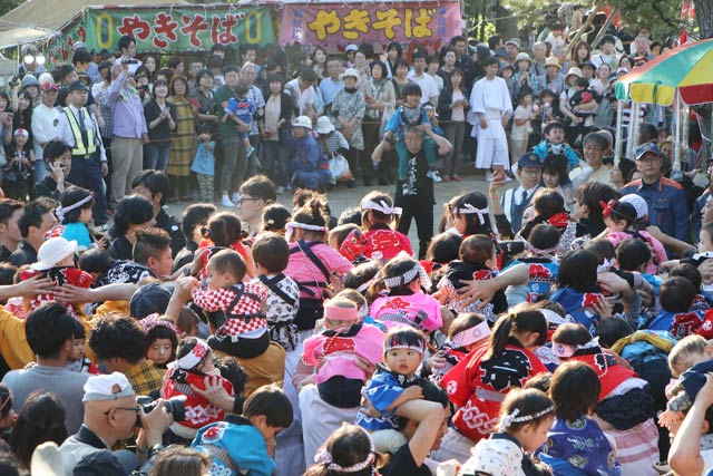 三条祭りの舞い込み